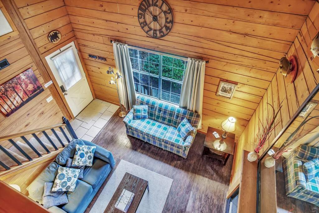 3 Bedroom Log Cabin Condo Close To Everything! แบรนสัน ภายนอก รูปภาพ