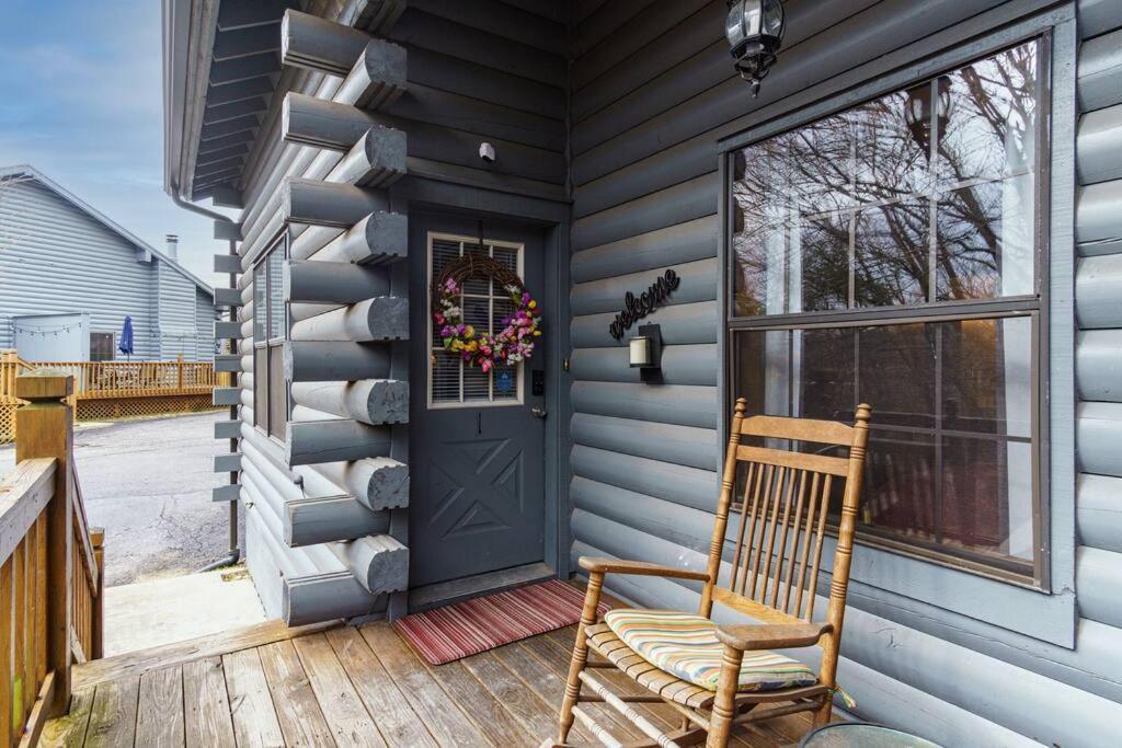 3 Bedroom Log Cabin Condo Close To Everything! แบรนสัน ภายนอก รูปภาพ