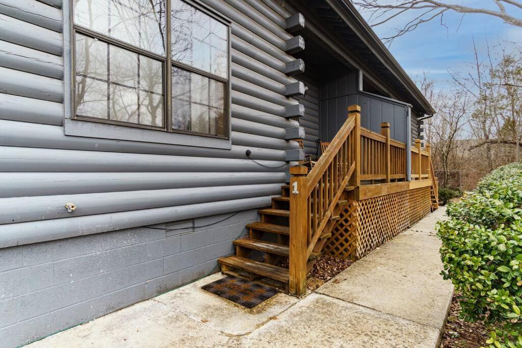 3 Bedroom Log Cabin Condo Close To Everything! แบรนสัน ภายนอก รูปภาพ
