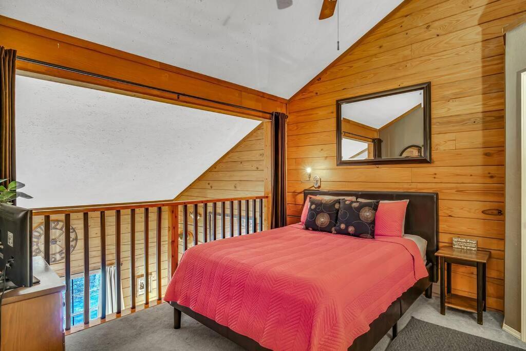 3 Bedroom Log Cabin Condo Close To Everything! แบรนสัน ภายนอก รูปภาพ