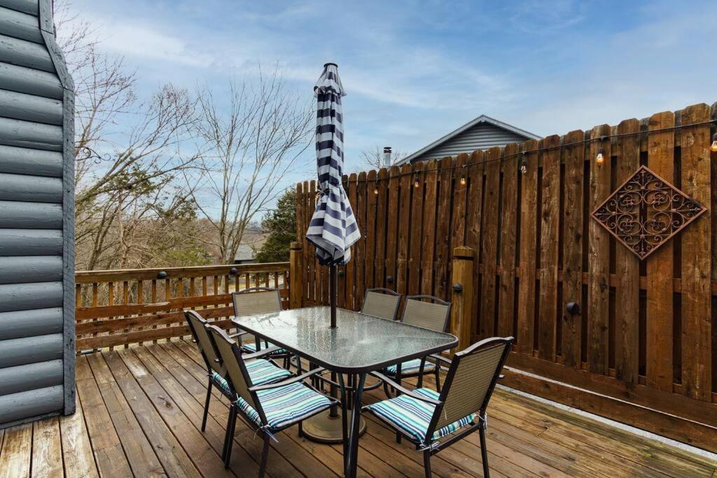 3 Bedroom Log Cabin Condo Close To Everything! แบรนสัน ภายนอก รูปภาพ